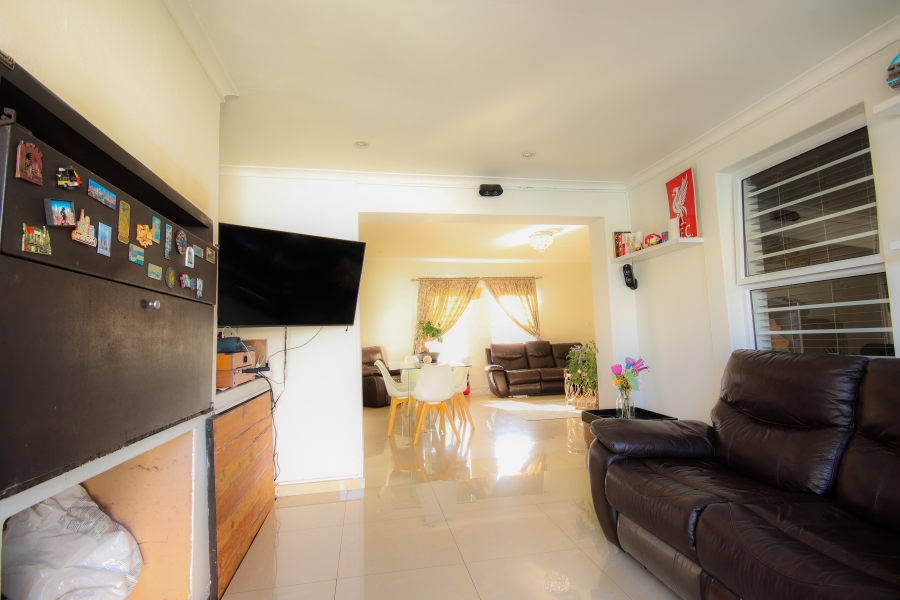 3 Bedroom Property for Sale in Parklands East Western Cape